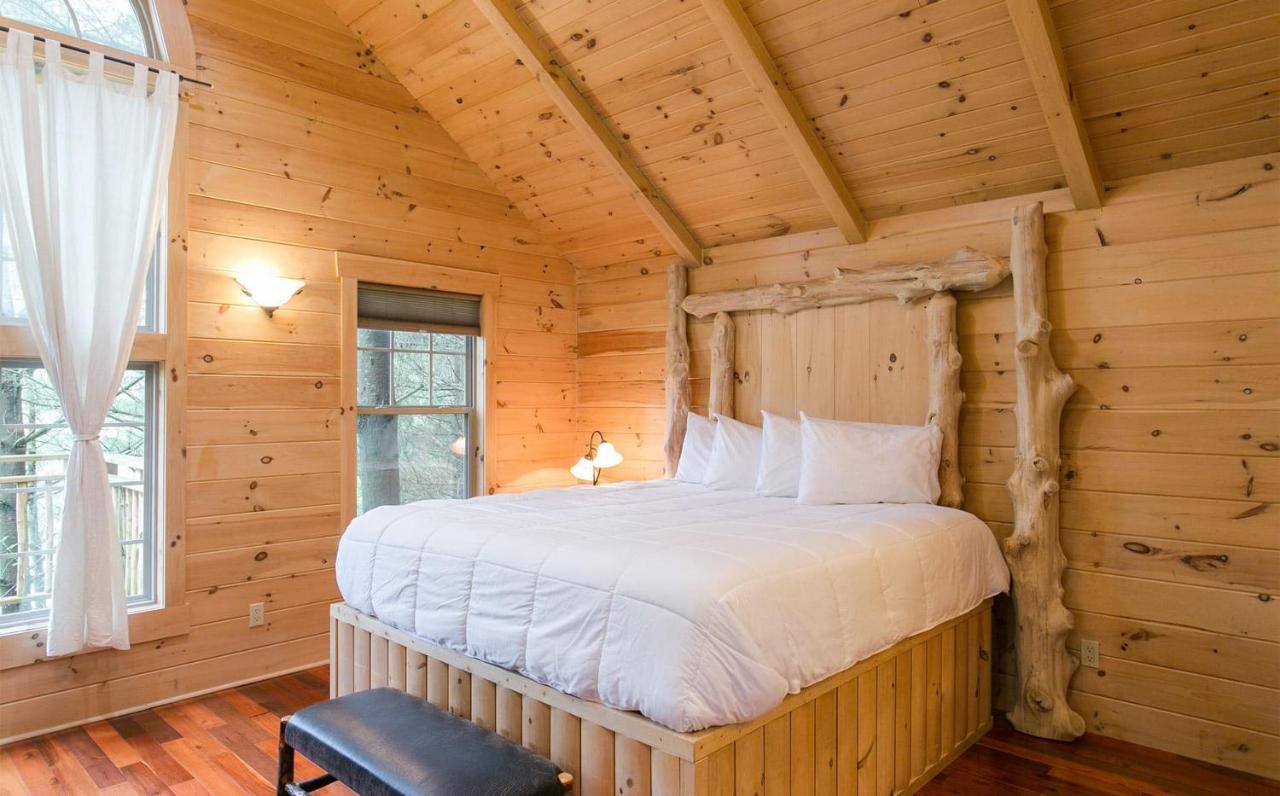 Whispering Pines Treehouse By Amish Country Lodging Миллерсберг Экстерьер фото