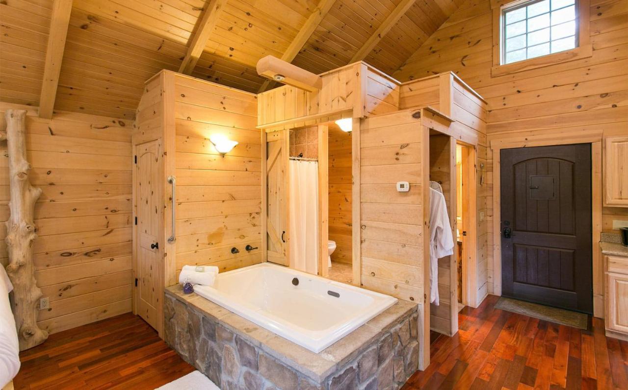Whispering Pines Treehouse By Amish Country Lodging Миллерсберг Экстерьер фото