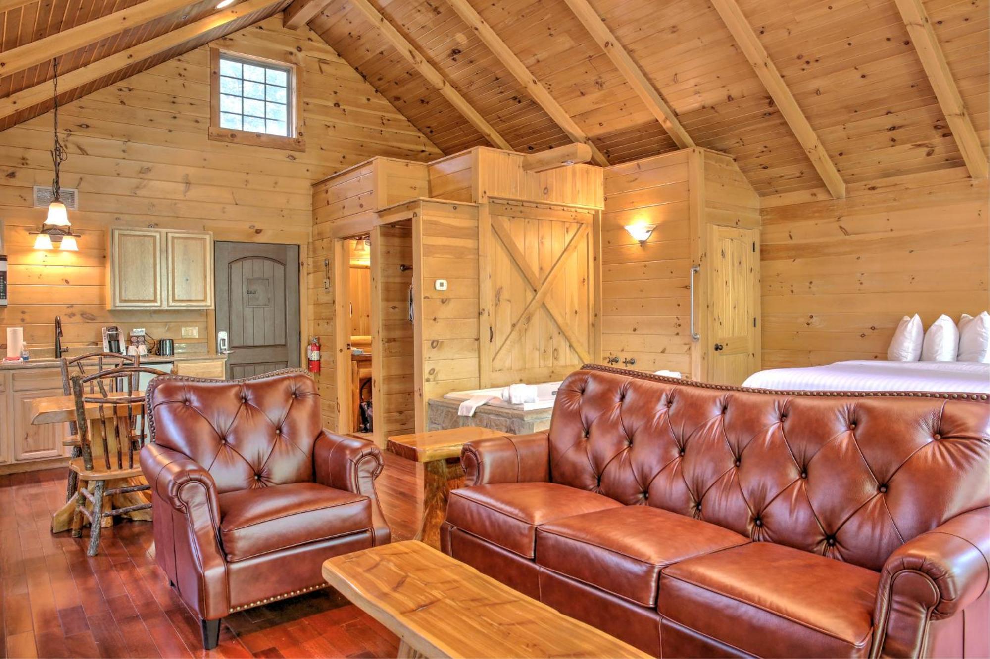Whispering Pines Treehouse By Amish Country Lodging Миллерсберг Экстерьер фото