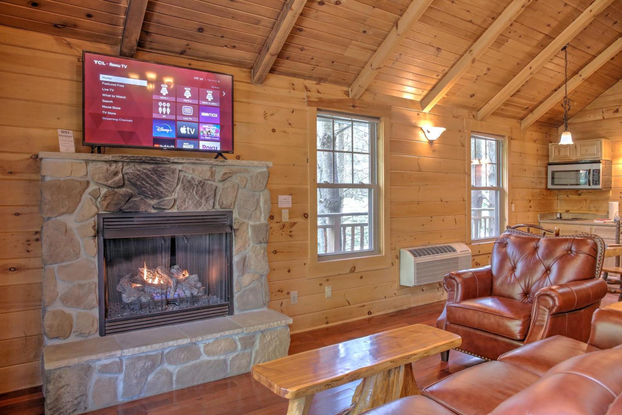Whispering Pines Treehouse By Amish Country Lodging Миллерсберг Экстерьер фото